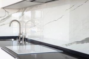 Low-Maintenance Backsplash Options That Keep Your Bathroom Looking Clean